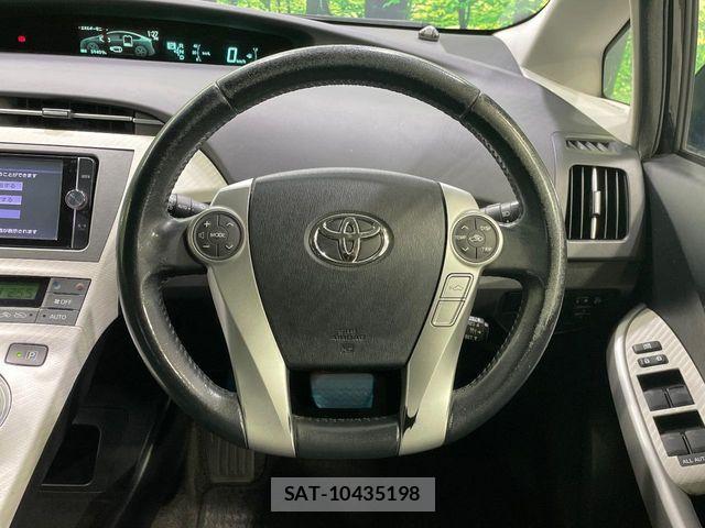 Toyota PRIUS 2013-10 8745285-11