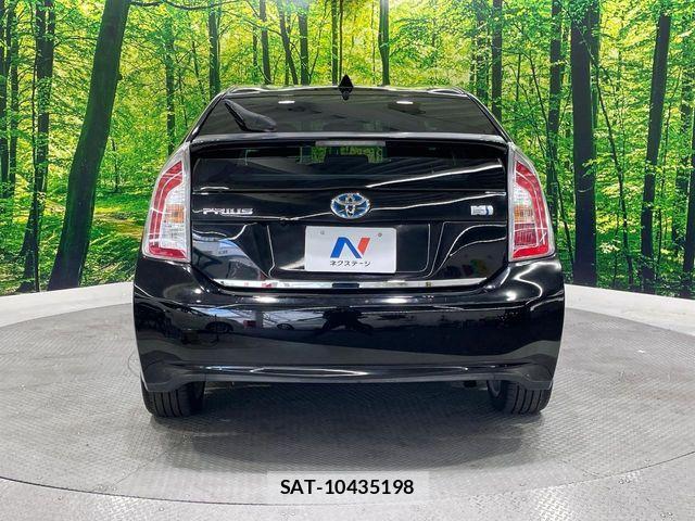 Toyota PRIUS 2013-10 8745285-15