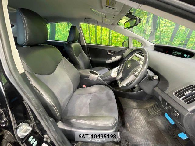 Toyota PRIUS 2013-10 8745285-8