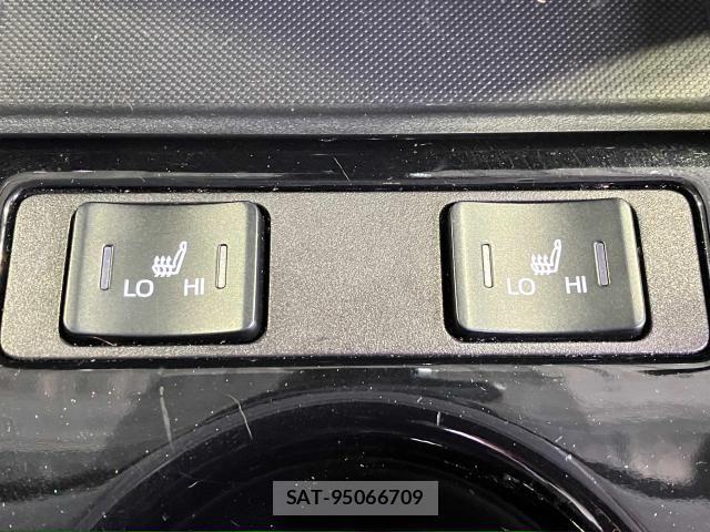 Toyota PRIUS 2021-09 8745258-10