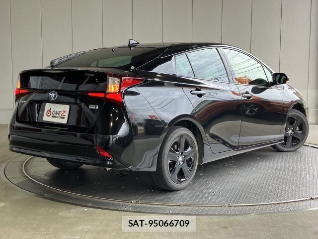 Toyota PRIUS 2021-09 8745258-21