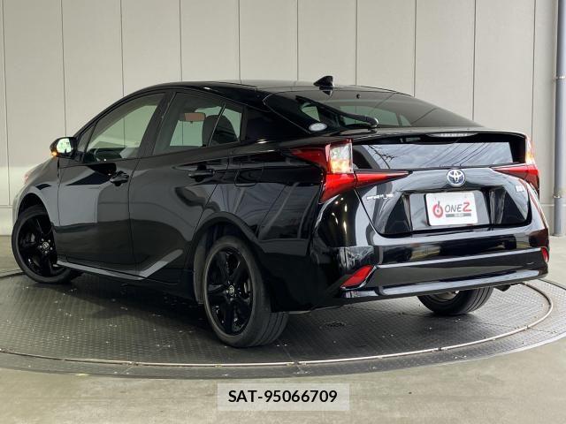 Toyota PRIUS 2021-09 8745258-23