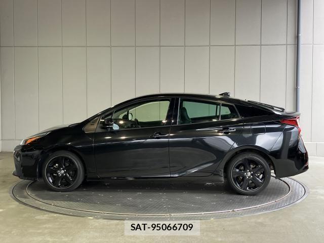 Toyota PRIUS 2021-09 8745258-25