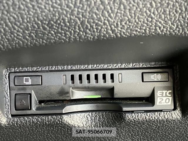 Toyota PRIUS 2021-09 8745258-5
