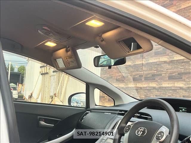 Toyota PRIUS 2013-11 8745311-10