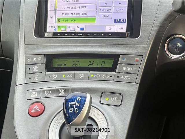 Toyota PRIUS 2013-11 8745311-19