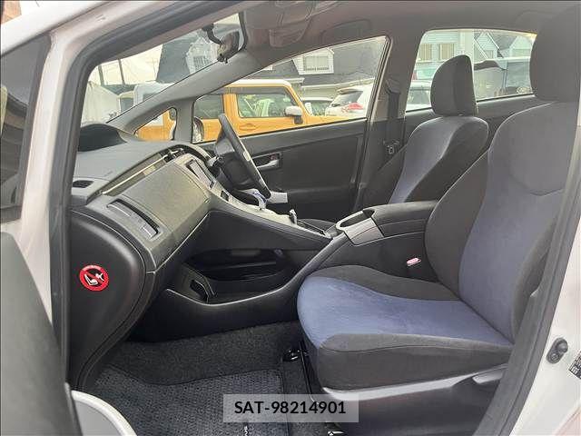 Toyota PRIUS 2013-11 8745311-21