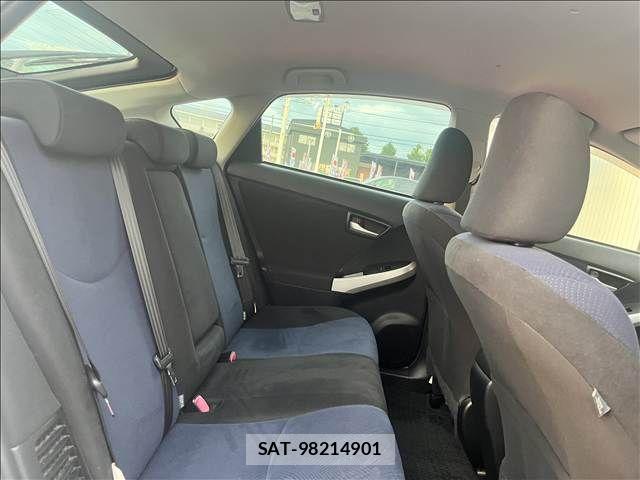 Toyota PRIUS 2013-11 8745311-22