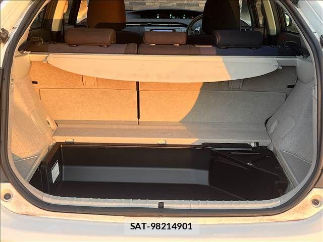 Toyota PRIUS 2013-11 8745311-25