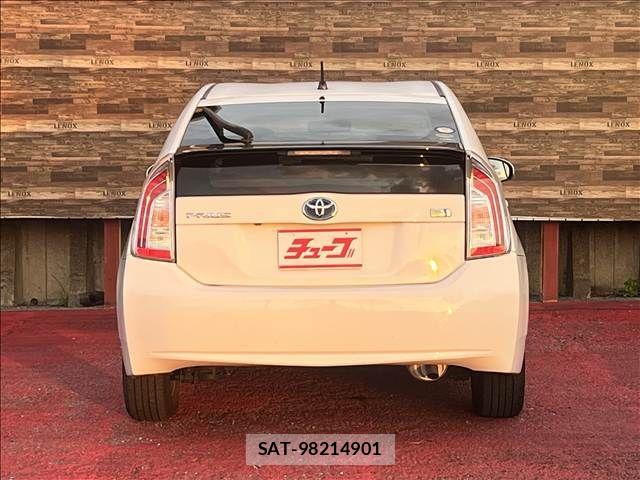 Toyota PRIUS 2013-11 8745311-5