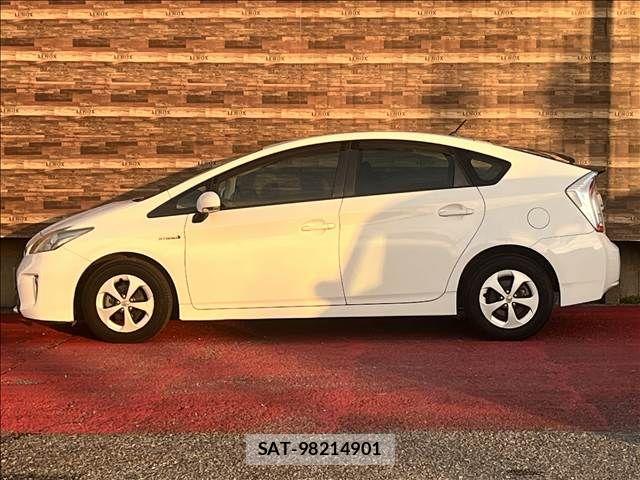 Toyota PRIUS 2013-11 8745311-7