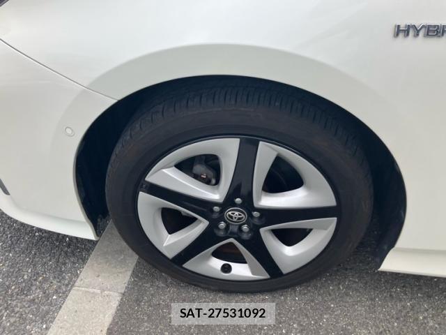 Toyota PRIUS 2019-09 8745261-11