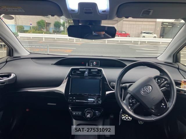 Toyota PRIUS 2019-09 8745261-12