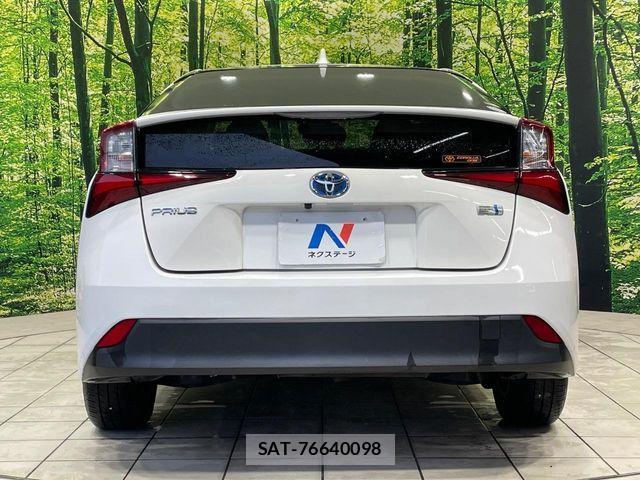 Toyota PRIUS 2019-08 8745268-14