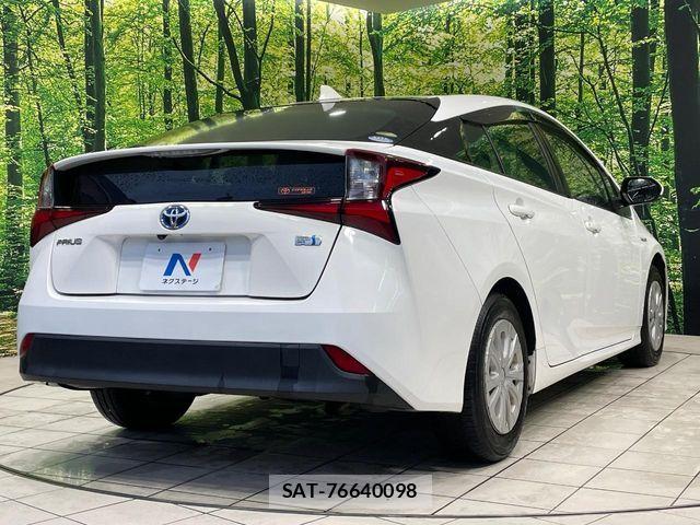 Toyota PRIUS 2019-08 8745268-16