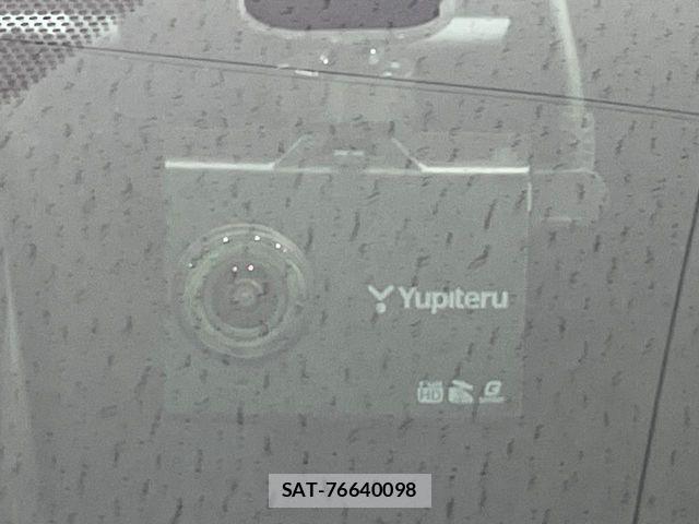 Toyota PRIUS 2019-08 8745268-6