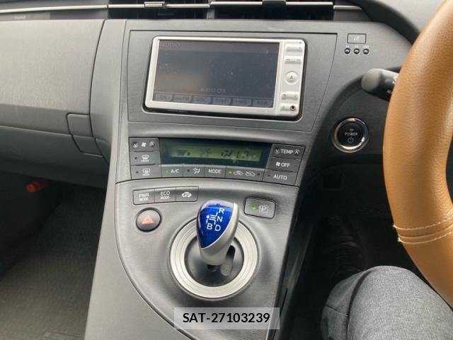 Toyota PRIUS 2010-09 8745359-15