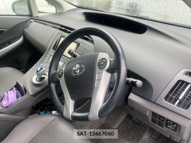 Toyota PRIUS 2009-12 8745343-15