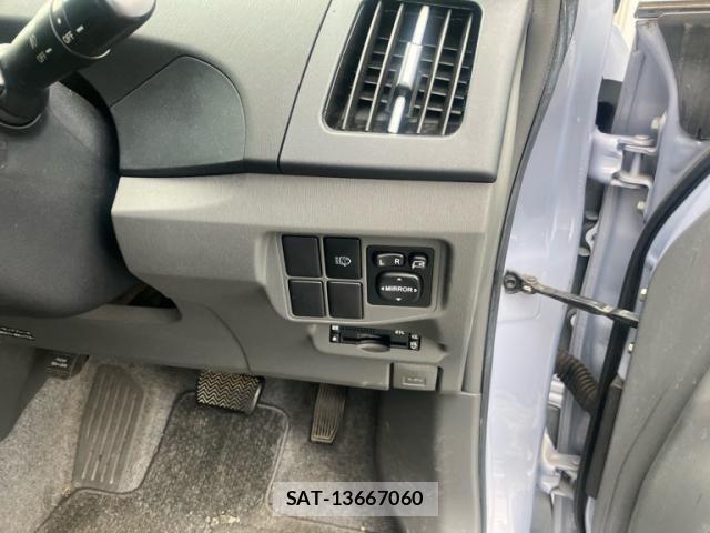 Toyota PRIUS 2009-12 8745343-16