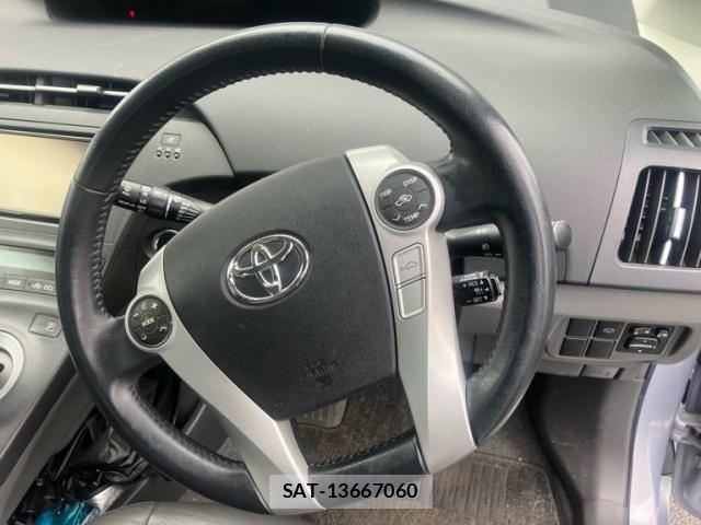 Toyota PRIUS 2009-12 8745343-17