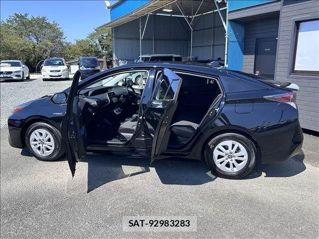 Toyota PRIUS 2017-11 8745296-13