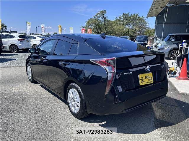 Toyota PRIUS 2017-11 8745296-1