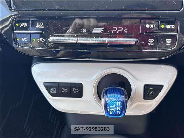 Toyota PRIUS 2017-11 8745296-4