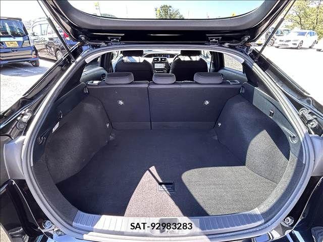 Toyota PRIUS 2017-11 8745296-7