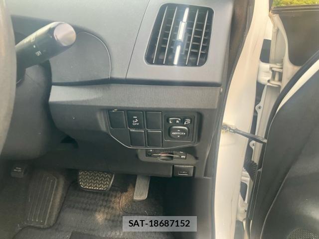 Toyota PRIUS 2013-09 8745348-10