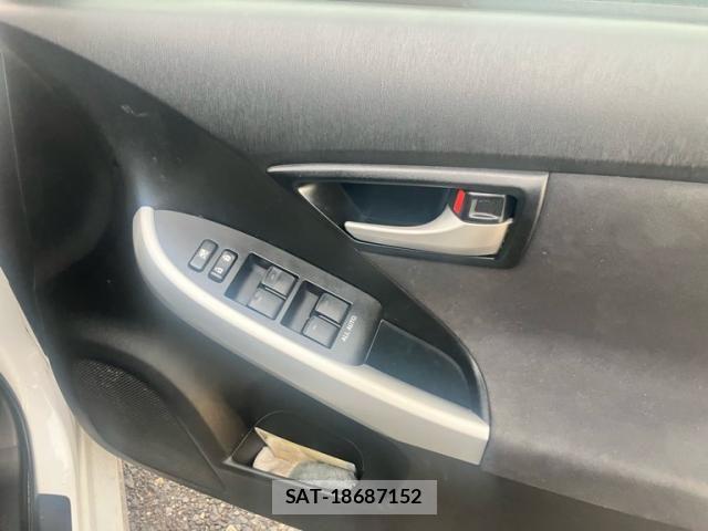 Toyota PRIUS 2013-09 8745348-11