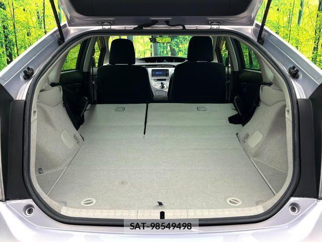 Toyota PRIUS 2013-10 8745308-9