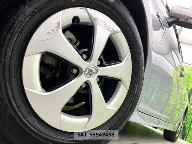 Toyota PRIUS 2013-10 8745308-12