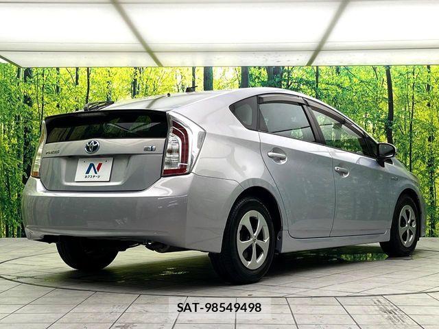 Toyota PRIUS 2013-10 8745308-16