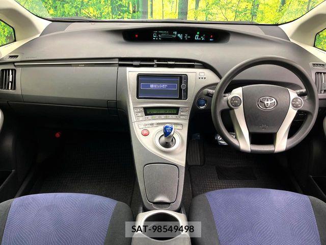 Toyota PRIUS 2013-10 8745308-1