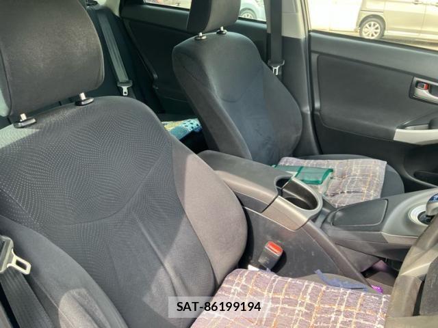 Toyota PRIUS 2015-04 8745340-9