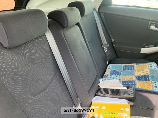 Toyota PRIUS 2015-04 8745340-10