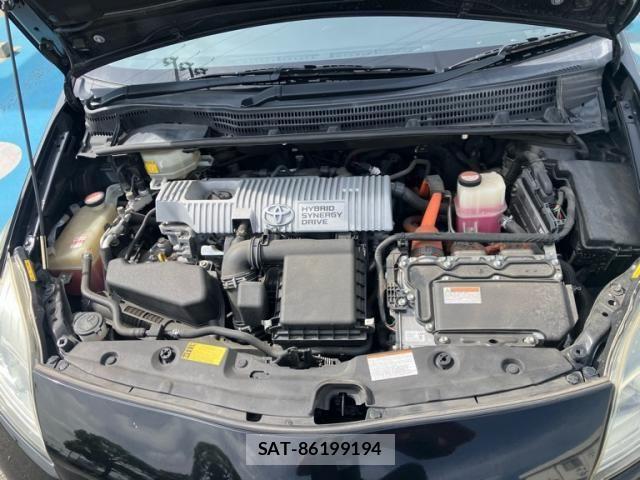 Toyota PRIUS 2015-04 8745340-12
