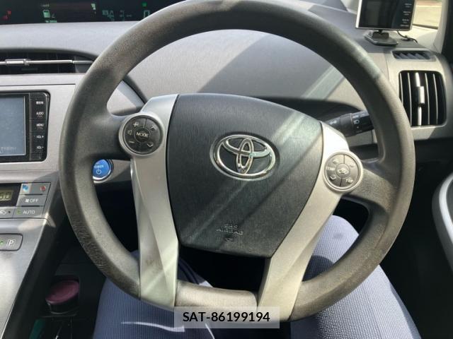 Toyota PRIUS 2015-04 8745340-13
