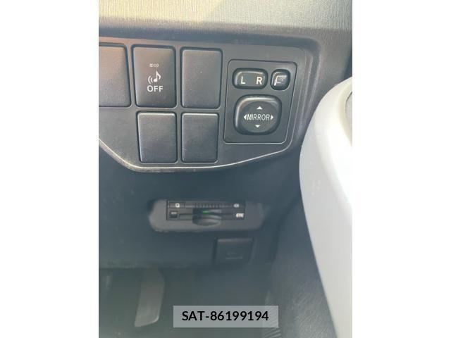 Toyota PRIUS 2015-04 8745340-14