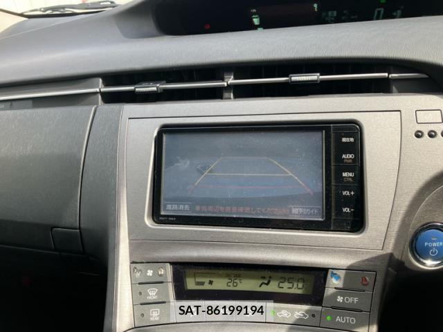 Toyota PRIUS 2015-04 8745340-15