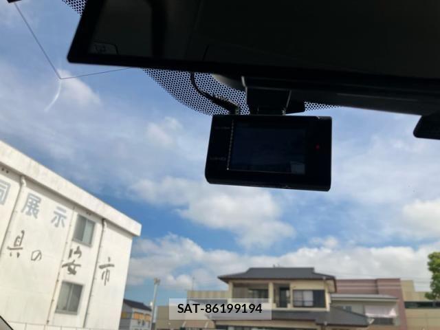 Toyota PRIUS 2015-04 8745340-16