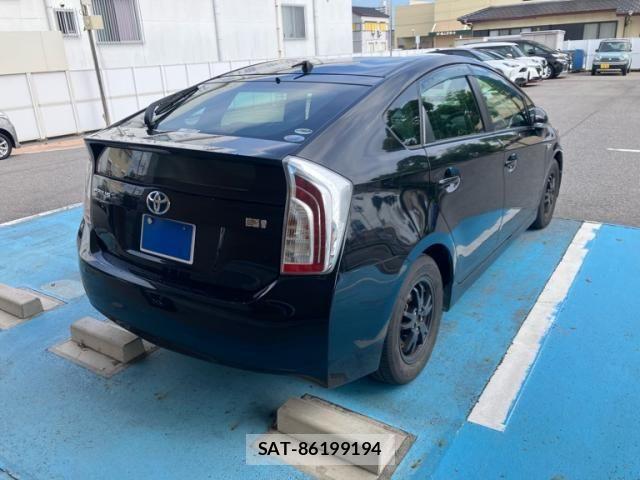 Toyota PRIUS 2015-04 8745340-3