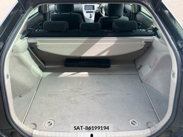 Toyota PRIUS 2015-04 8745340-4