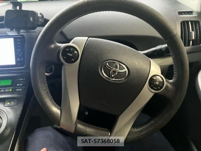 Toyota PRIUS 2011-06 8745354-14