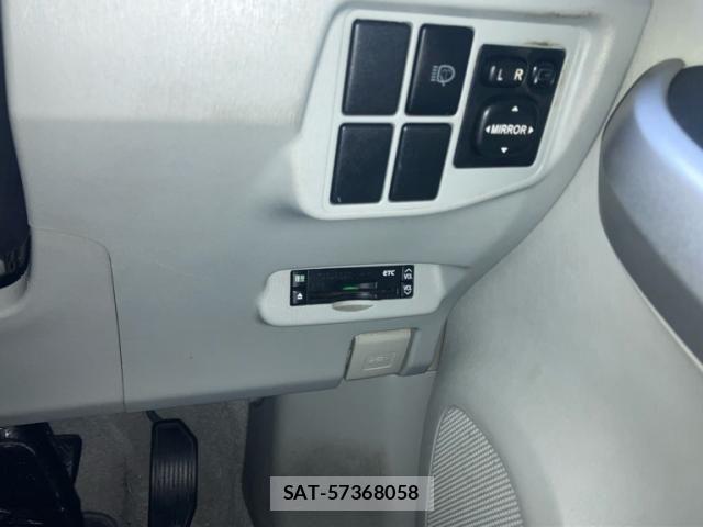 Toyota PRIUS 2011-06 8745354-15