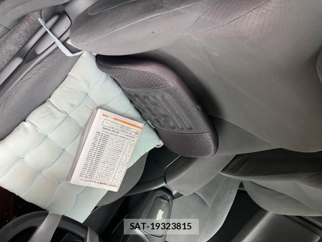 Toyota PRIUS 2011-10 8745337-11