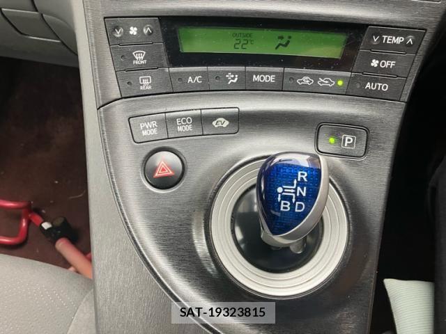 Toyota PRIUS 2011-10 8745337-13
