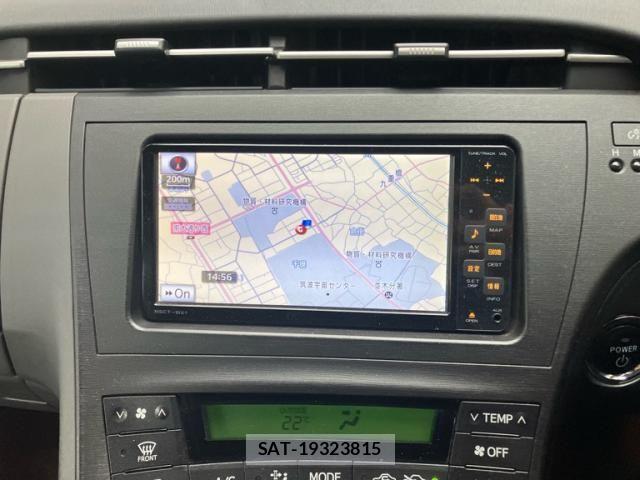 Toyota PRIUS 2011-10 8745337-14