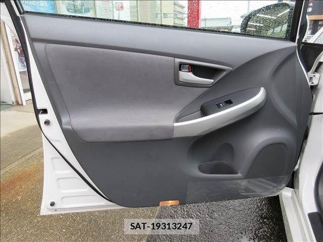 Toyota PRIUS 2009-10 8745323-20