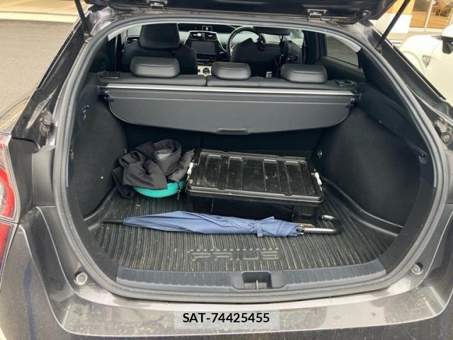 Toyota PRIUS 2016-06 8745299-10